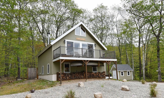 Eidelweiss Village House | Pristine Home Minutes to North Conway, A/C and Fenced Backyard w Gas Fire Pit