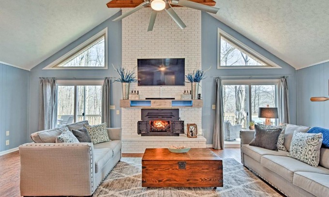 Dover House | Pristine Lake Barkley Escape with Deck, Porch and Bar!