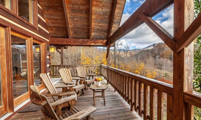 Vilas Cabin | Pristine Mountain Cabin near Valle Crucis