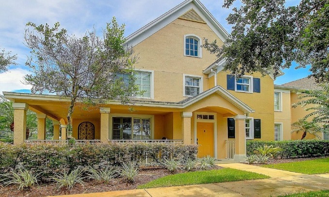 Stuart Condo | Pristine two bedroom garden apartment, gourmet kitchen and wireless internet.