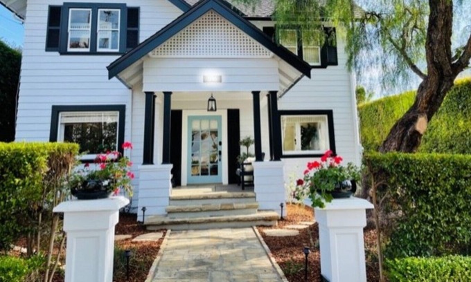 Laguna House | Pristine Victorian w/Ocean Views, 6 Blocks to Downtown