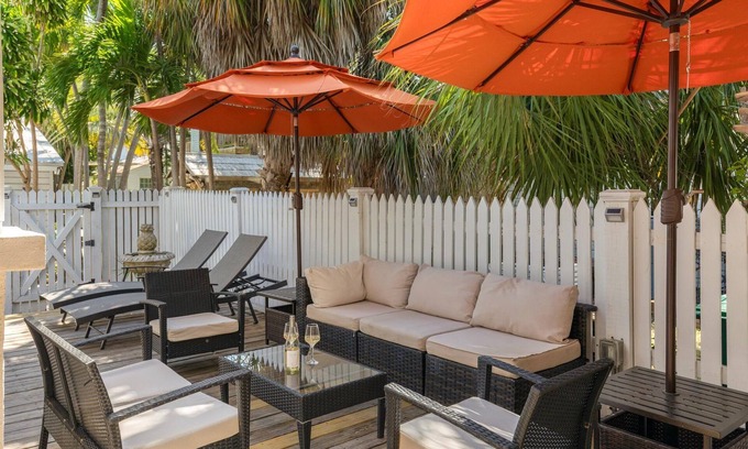 Downtown House | Private Home in Heart of Old Town (Shared Pool!)
