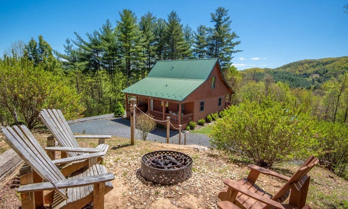 West Jefferson Cabin | Privacy and Mountain Views Surround This Cozy Log Cabin