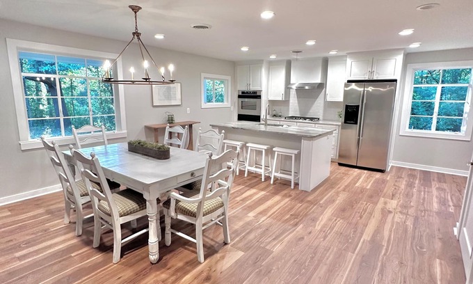 College Hill House | Privacy and space but close to town!