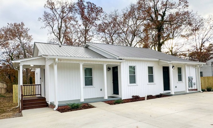 Mount Berry House | Privacy Fence~ Brand new with 2 King Beds