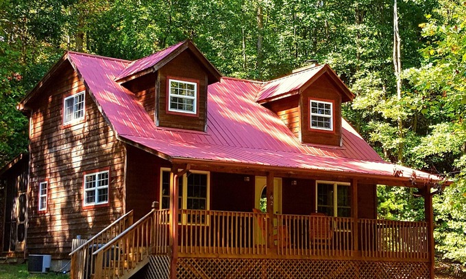 Sautee Nacoochee Cabin | Privacy in the Mountains - King Beds, Firepit, New hot tub with speakers!