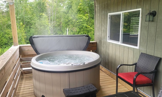 Interlochen Condo | Privat Hot Tub! Sleeps 6 *Traverse City *Sleeping Bear Dunes