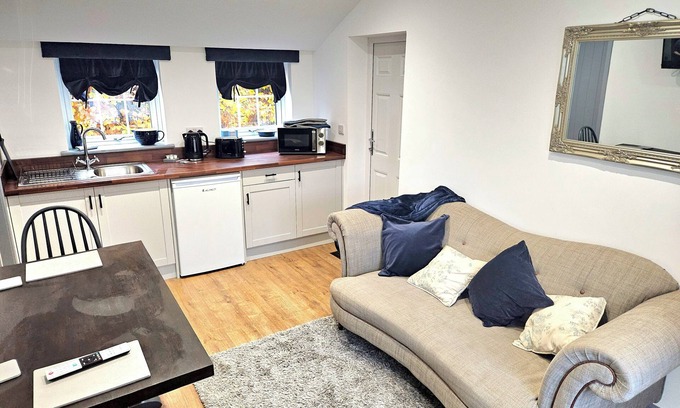Hapsford Apartment | Private 1 bed Annexe