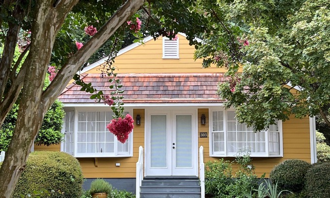 Yorktown Cottage | Private 1300 sq ft Cottage in Historic Yorktown-w/trolley access