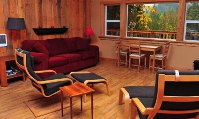 Zigzag Cabin | Private 2.5 Acres/Skiing & Hiking Nearby/Hot Tub