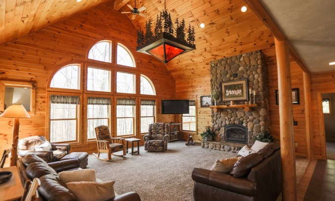 Rockford House | Private 2+ Acre Estate Home with River Frontage and Access