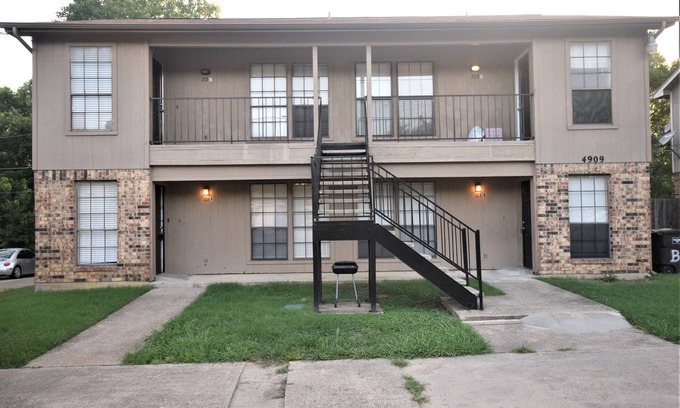 Fort Worth Apartment | Private 2 Bed unit in a 4plex close to Hwy 820 in North Fort Worth TX