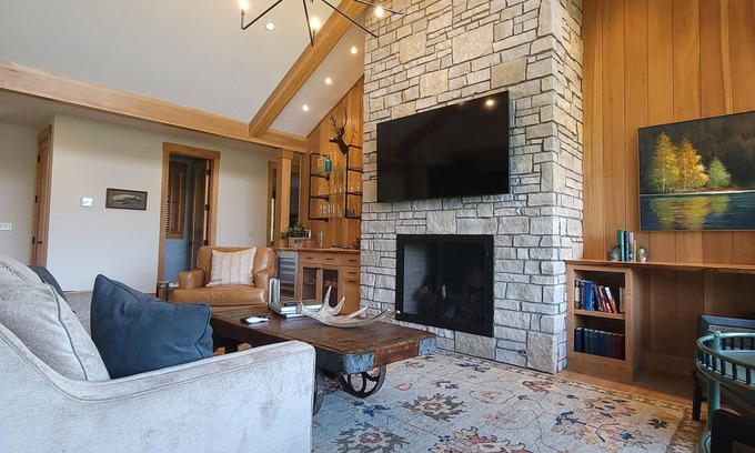 Harbor Springs Cottage | Private 2 Bedroom-3 Bed Cottage in Harbor Springs! Stay at True North Golf Club
