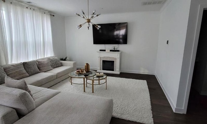 Hampton Villa | Private 2 Bedroom 2.5 Bathroom townhouse
