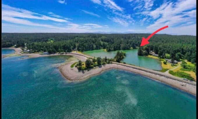 Coupeville Condo | Private 2 bedroom Cottage on a Lagoon.