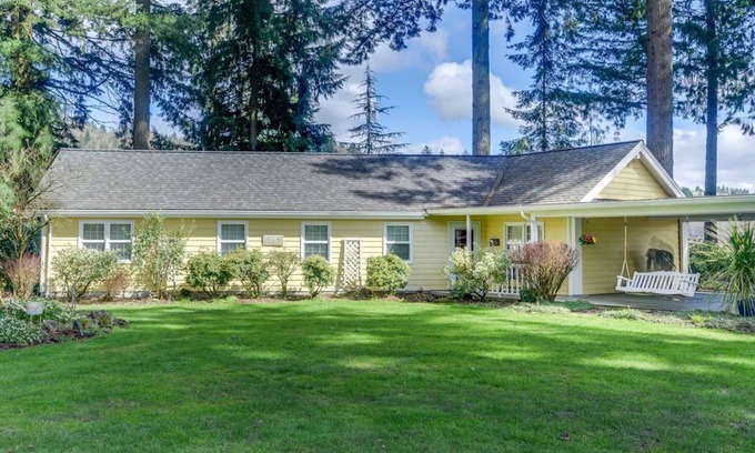 Newberg House | Private 2-bedroom cottage in the heart of the wine country