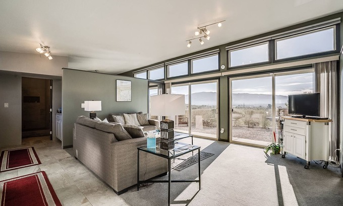 Tanque Verde House | Private 2 Bedroom Mountain View Casita - Completely New in 2017 - Desert Setting