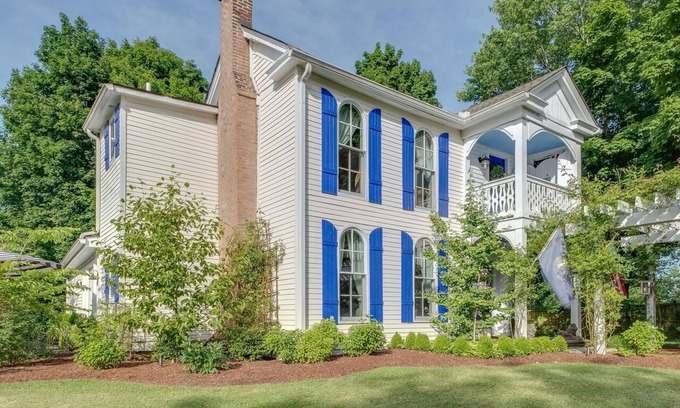 Antioch Apartment | Private, 2 Bedroom Suite with Balcony at Farmhouse Retreat, Central Location
