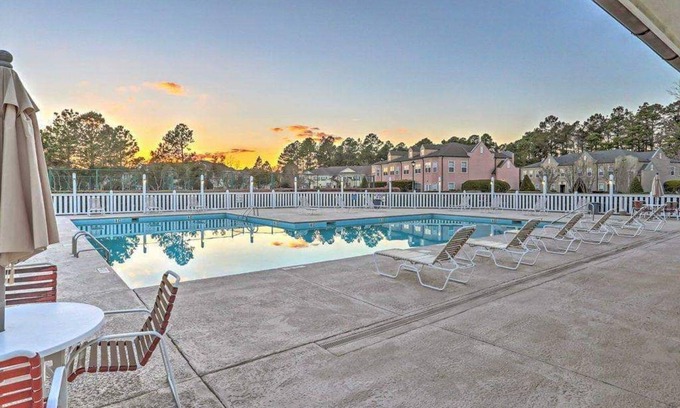 Red Hill Condo | Private 2 Bedroom Condo in Myrtle Beach with Pool on Golf Course!