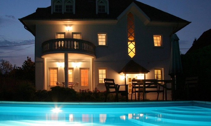 Siofok House | Private 240 m2 holiday home with private swimming pool, AC, 300 m from Balaton