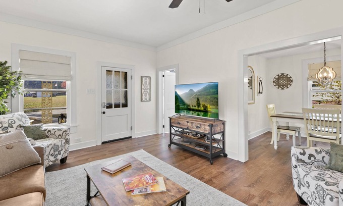 Helen Cottage | Private 2BR Cottage,LOW cleaning fee near Downtown