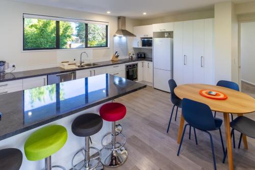 Saint Albans Apartment | Private 3 Bedroom Home Perfect for large families