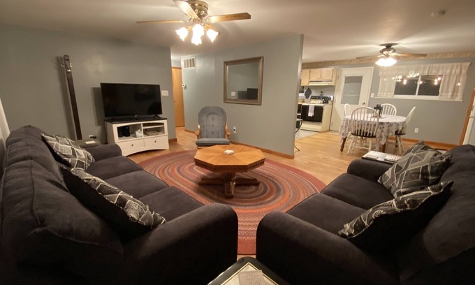 Cedarville House | Private 3 Bedroom Ranch: Walk to Cedarville University