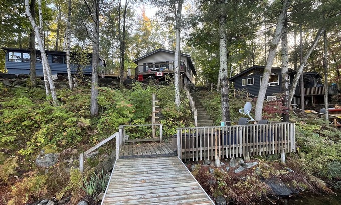 Gravenhurst Cottage | Private 3 Cottage Family Compound in Gravenhurst