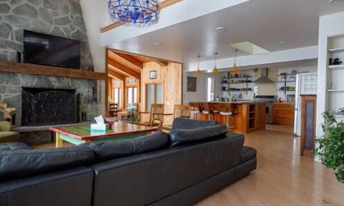 Naples House | Private 3Bd3.5Ba w/Lake View, Pool, Hot Tub, Fast Wi-Fi 🐶