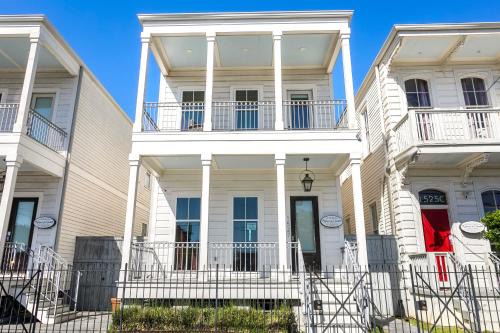 Faubourg Lafayette Apartment | Private 3BR on Carondelet by Hosteeva