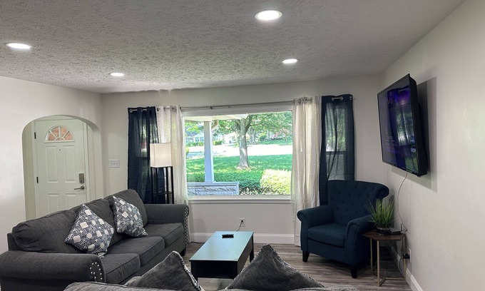 Wayne House | Private 4 BDRM- 2 BTHS house, 5 Miles from Downtown #6 ❤️