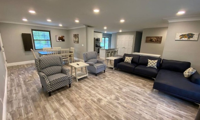 Caseyville House | Private 4 Bedroom Home with a hot tub