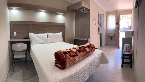 Ermelo House | Private 4 Double Room Guest Wing, Comfortable, Secure Parking, Wi-Fi, Ensuite Bath