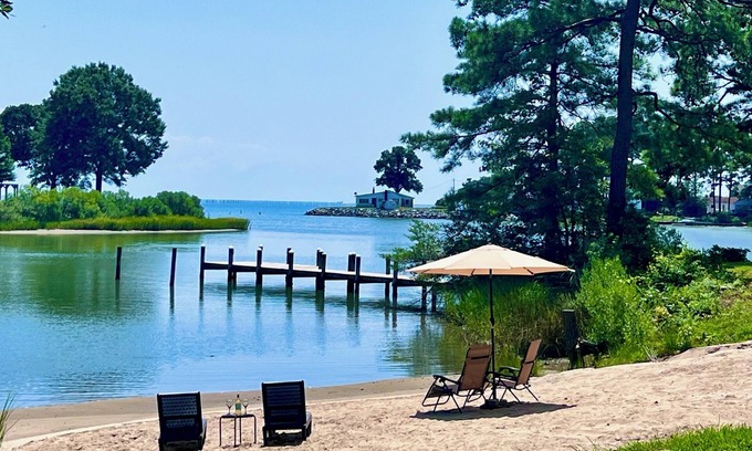 Reedville House | Private 5-acre Waterfront Retreat with Main & Guest House & BBQ Shed