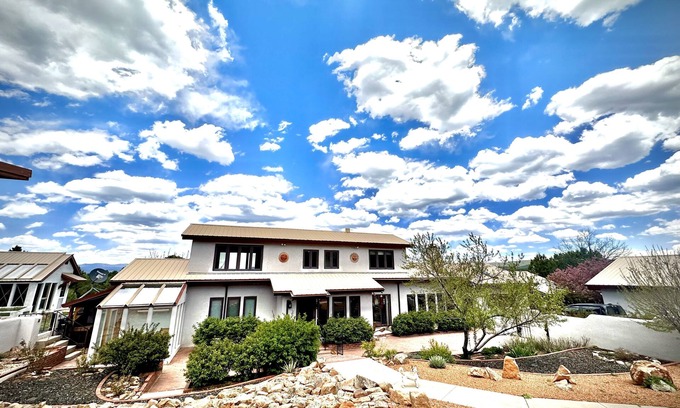 Rowe Villa | Private 5 BDR Pet Friendly Mountain Villa w/Jacuzzi minutes from Santa Fe