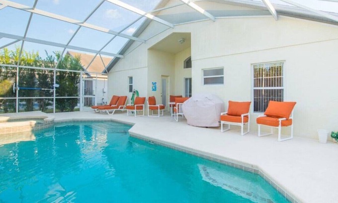 Westbury House | Private 5 bed family home/pool near Disney