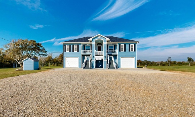 Texas Gulf Coast Region House | Private acreage next to the bayou with kayaks, porches, open layout, W/D, & AC