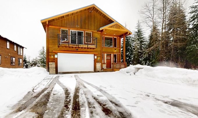 Hyak House | Private all-season cabin within walking distance of the lifts, fireplace, & deck