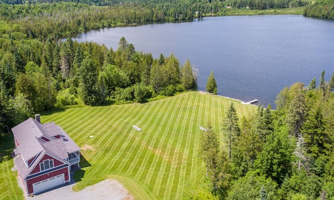 Glover House | Private All-Season Waterfront Retreat on 55 Acres