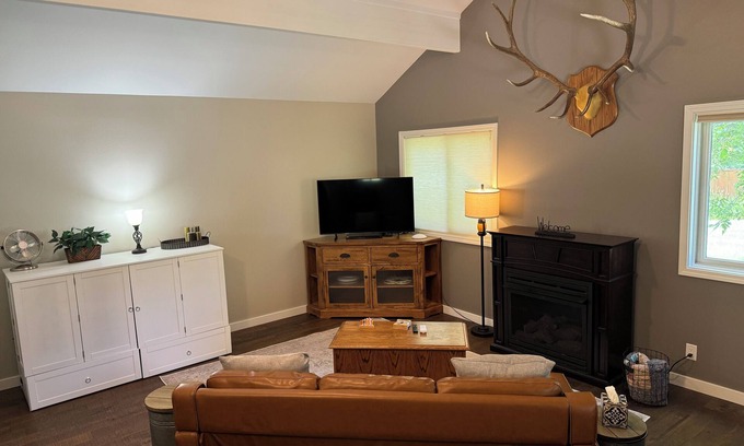 Hoback Junction House | Private and Cozy Guesthouse! Very Selective Booking! Sleeps 4!