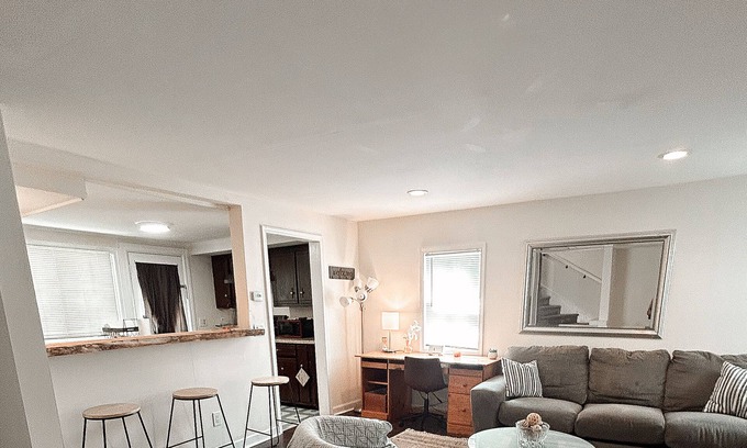 Little York House | Private and Cozy 2 Bedroom House with Amenities!