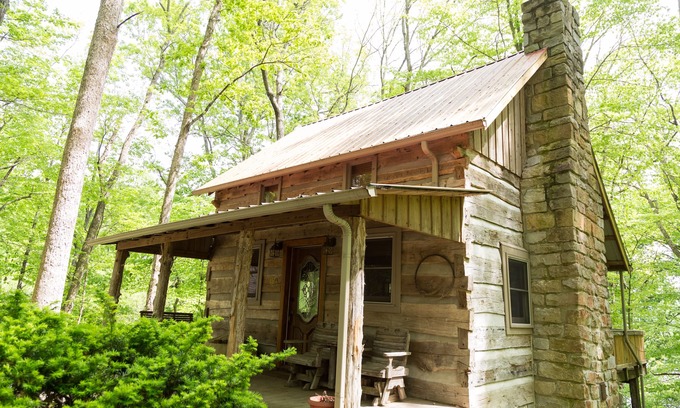 Scottsville Cabin | Private and Luxurious Rustic Hideaway on Barren River Lake