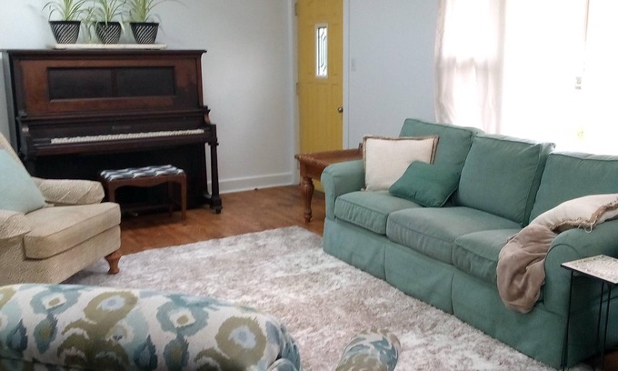 West Beach House | Private and Peaceful Family-friendly Home near Beach - close to everything!