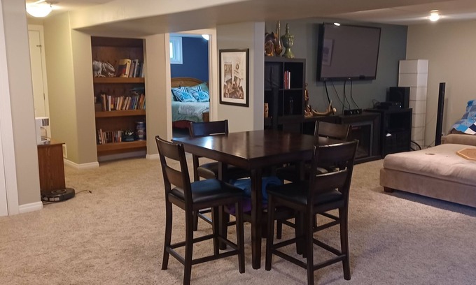 Division No. 10 House | Private and quiet 1 bed basement suite with dry kitchenette.