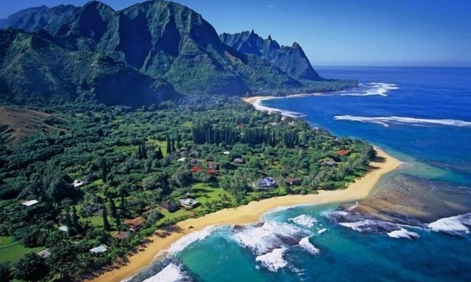 Wainiha House | Private and Quiet Luxury Beach House 3 minute walk to beach TVNC#5151