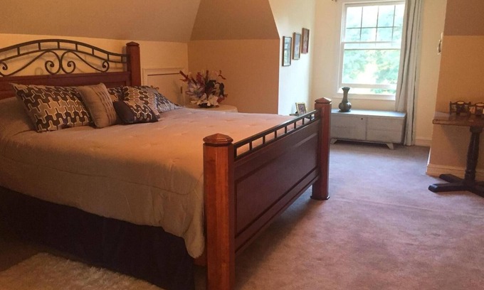 Rochester House | private and spacious