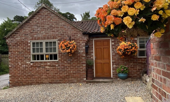 Boroughbridge Apartment | Private Annex, Parking, Wifi, 2mins to J48 A1 M1