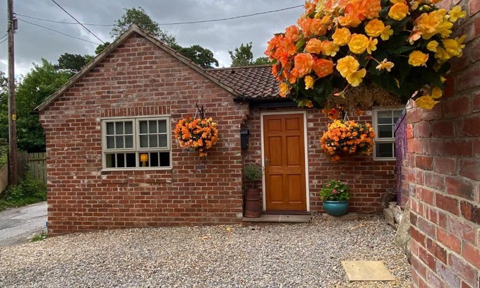 Boroughbridge Apartment | Private Annex Parking Wifi 2mins to J48 A1 M1
