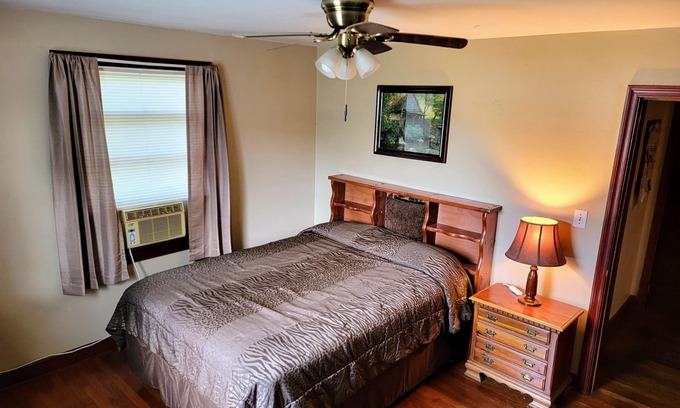 Colonial Heights House | Private apartment just off I-95 by Fort Lee Military Base & Va State University