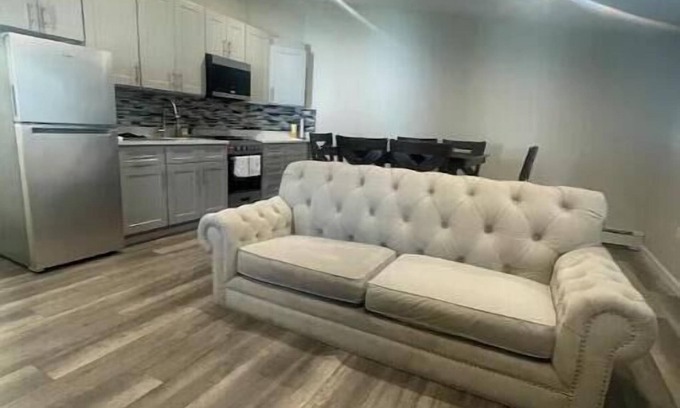 Plainedge Apartment | Private apartment. 1 min to the 135